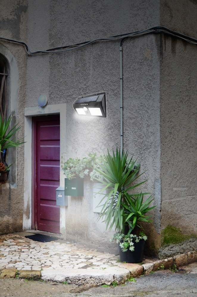 LED-aurinkokenno Seinävalaisin Sensorilla LED/1,2W/3,7V IP54